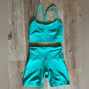 Lululemon matching short and sports bra set in size 6 and Kelly green